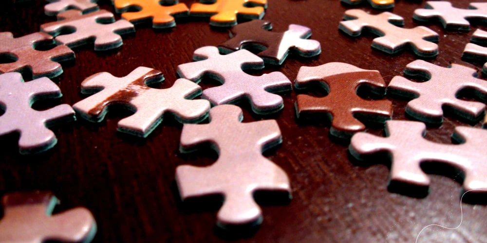 Large piece jigsaw puzzles give cognitive therapy to weakened elderly