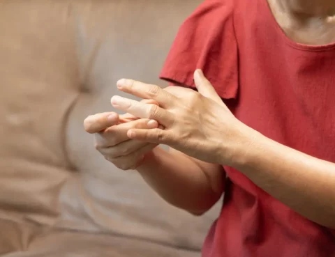 Raynaud disease vs phenomenon logo