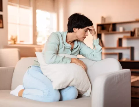 woman-with-a-migraine